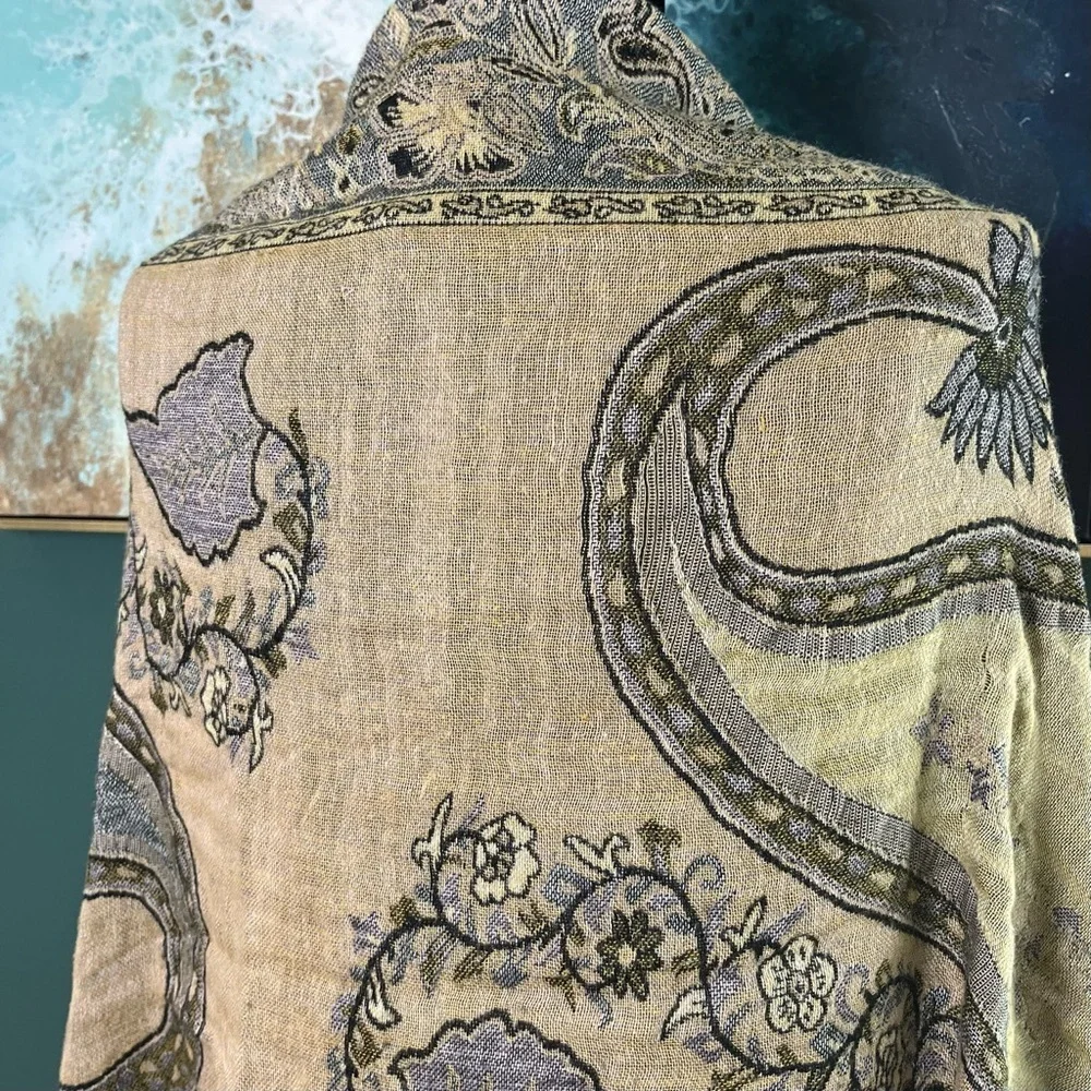 Elegant Paisley Scarf with Fringe